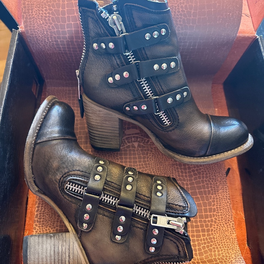 Freebird Beckett- Black